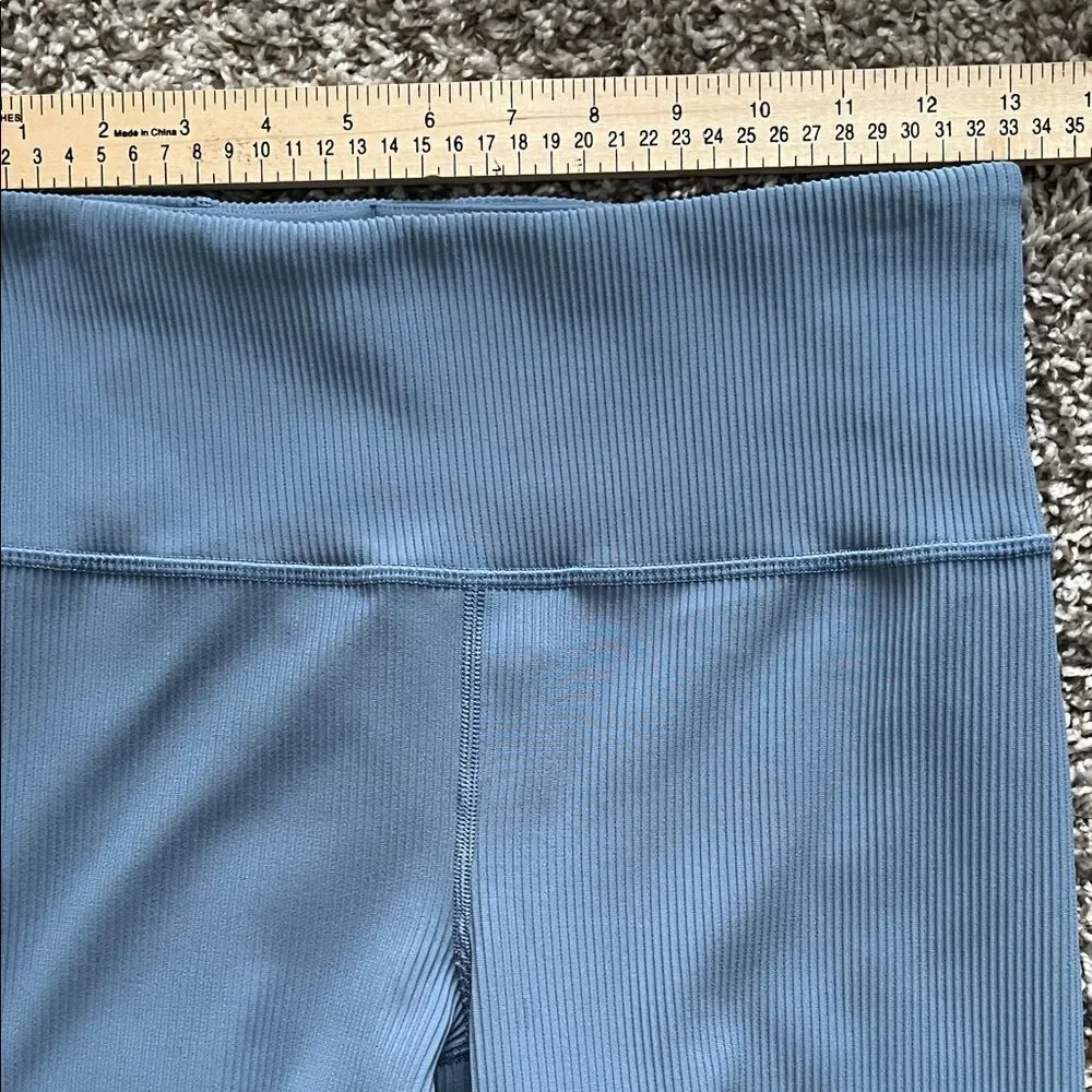 Like New! Athleta Elation Rib Tight Blue Leggings in Size M